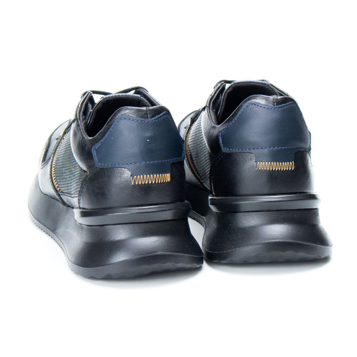Zapato En Cuero 917 Color Negro Con Bordado En Amarillo