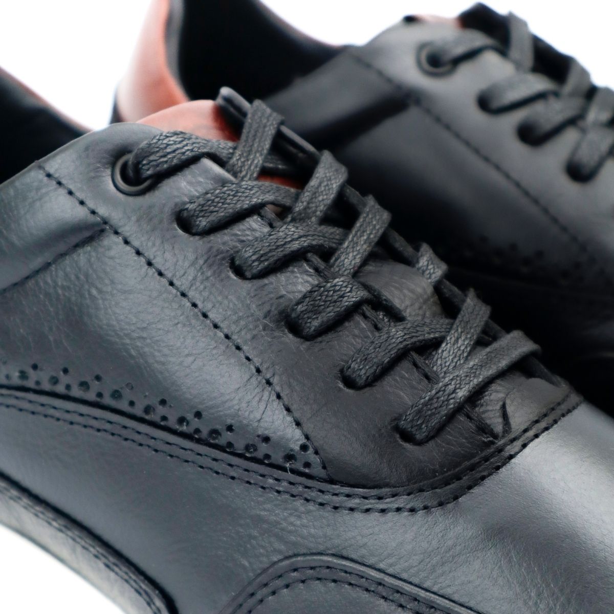 Zapato de Cuero T- 15 Color Negro Con Apliques en café