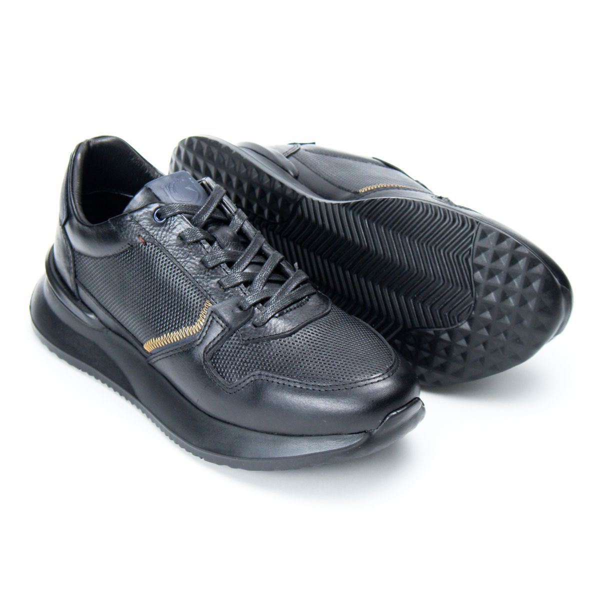 Zapato En Cuero 917 Color Negro Con Bordado En Amarillo
