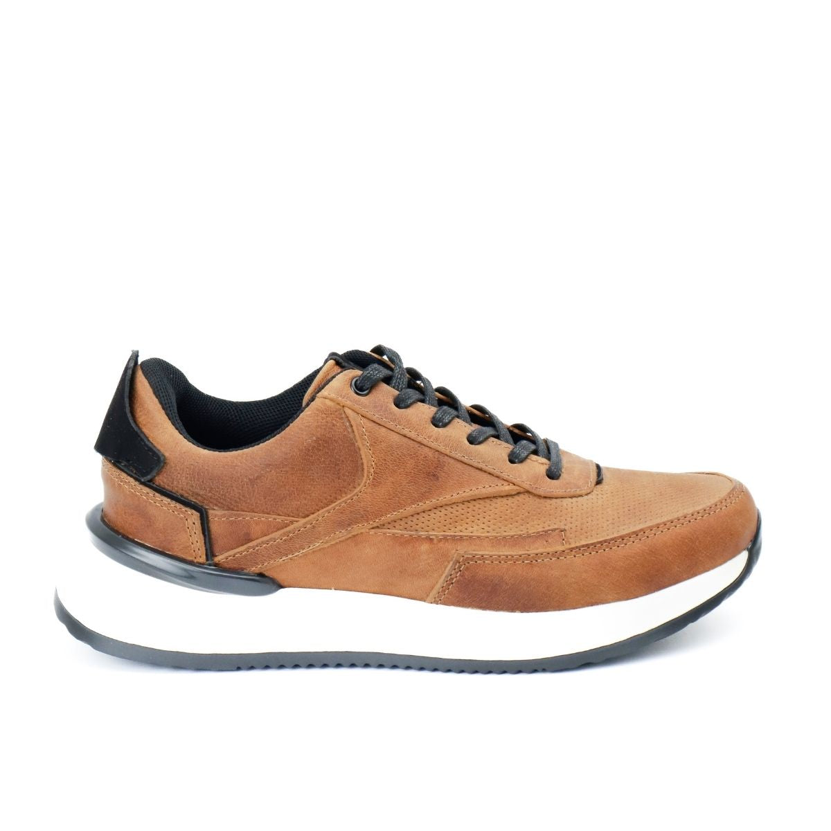 Zapato En Cuero Graso Color Miel con Apliques en Negro 3223