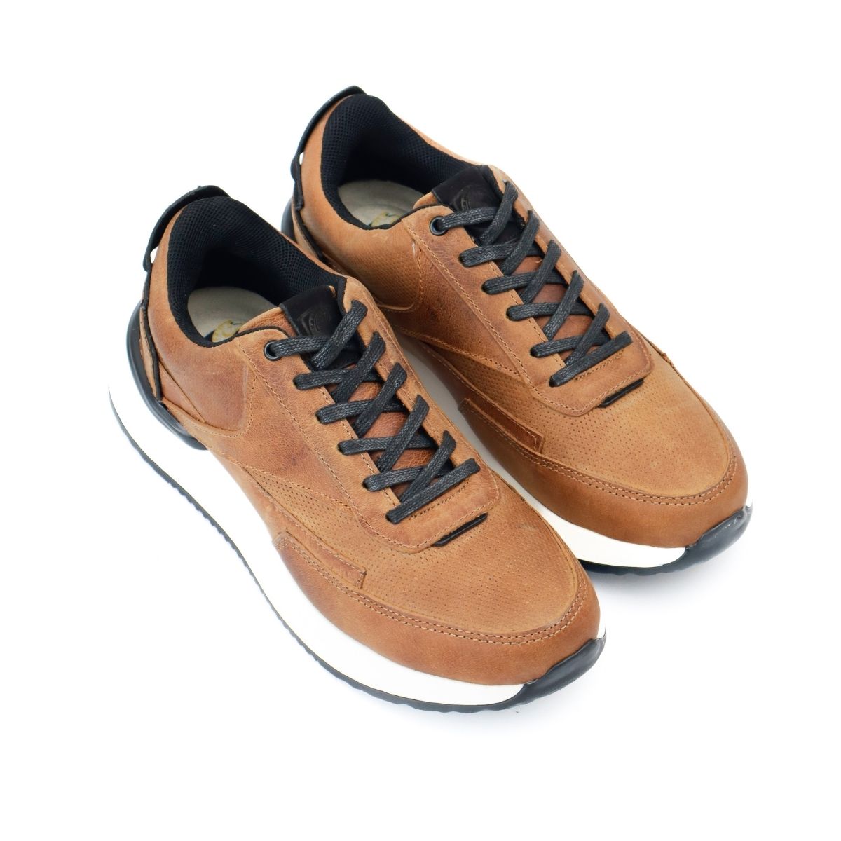Zapato En Cuero Graso Color Miel con Apliques en Negro 3223