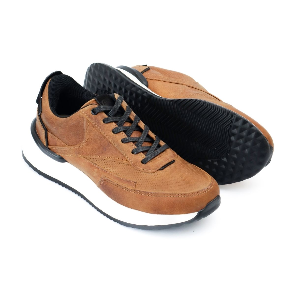 Zapato En Cuero Graso Color Miel con Apliques en Negro 3223