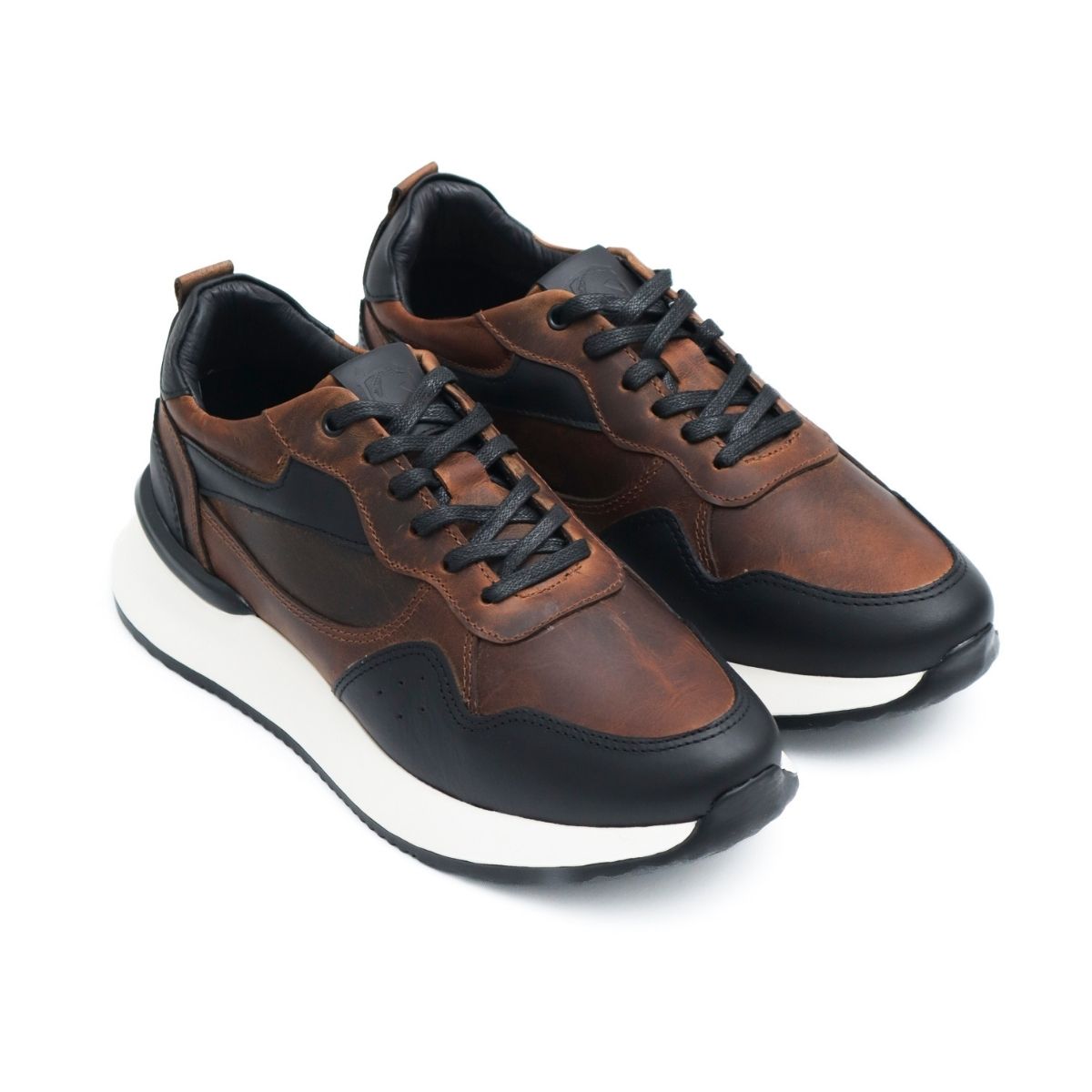 Zapato de Cuero T-15 Color Cafe Con Apliques en Negro