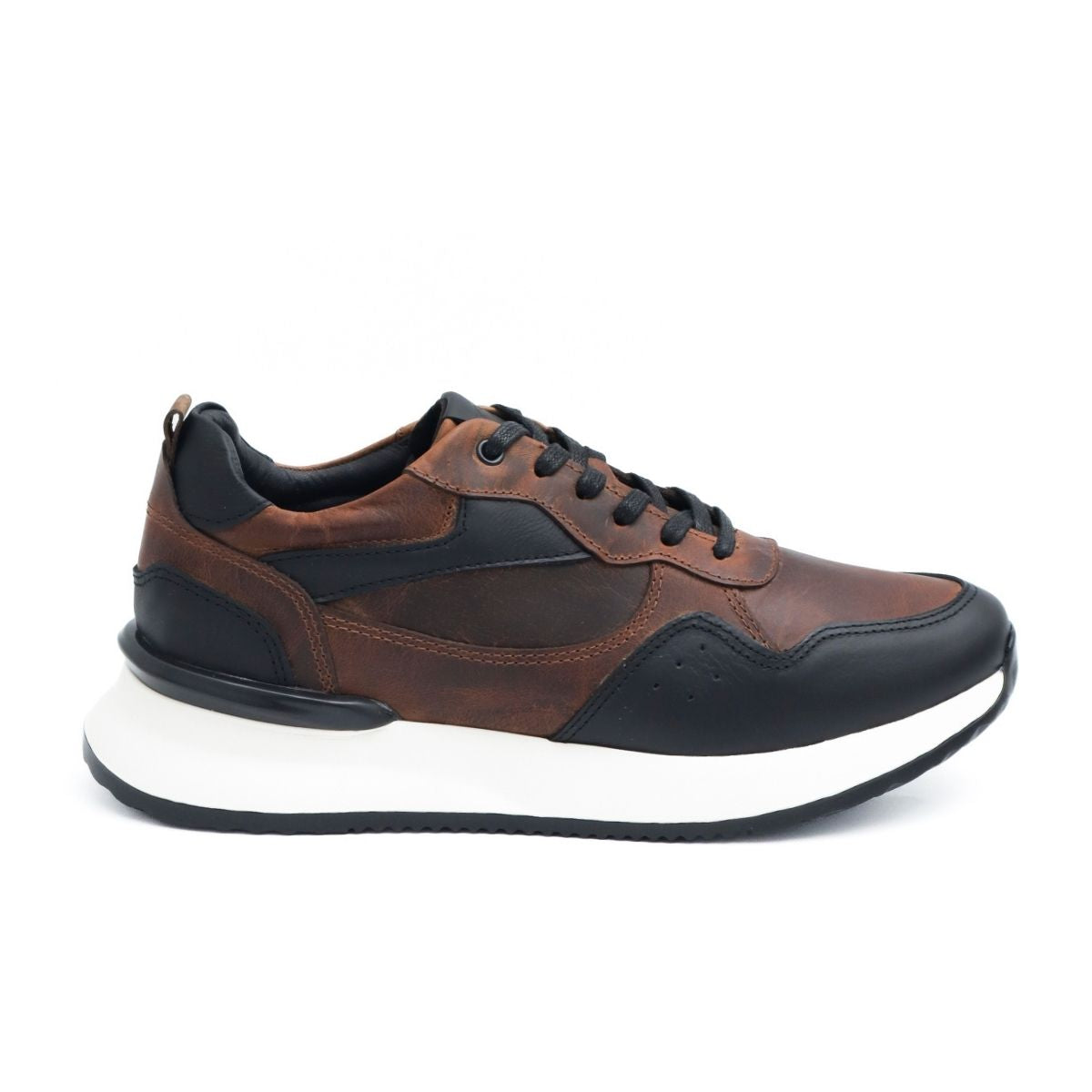Zapato de Cuero T-15 Color Cafe Con Apliques en Negro