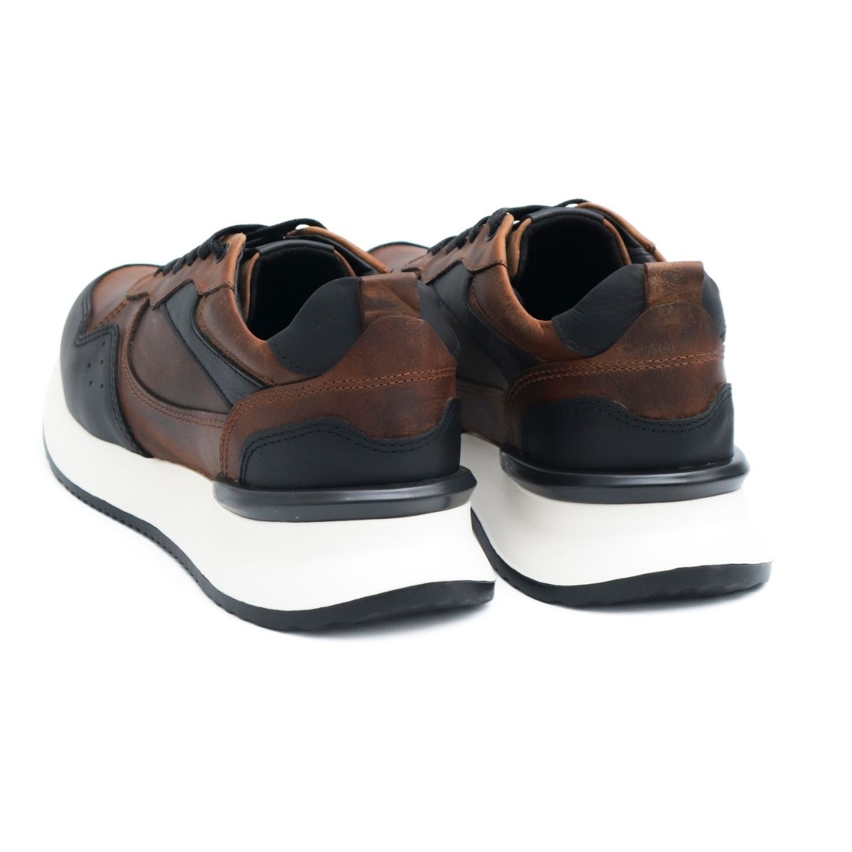 Zapato de Cuero T-15 Color Cafe Con Apliques en Negro