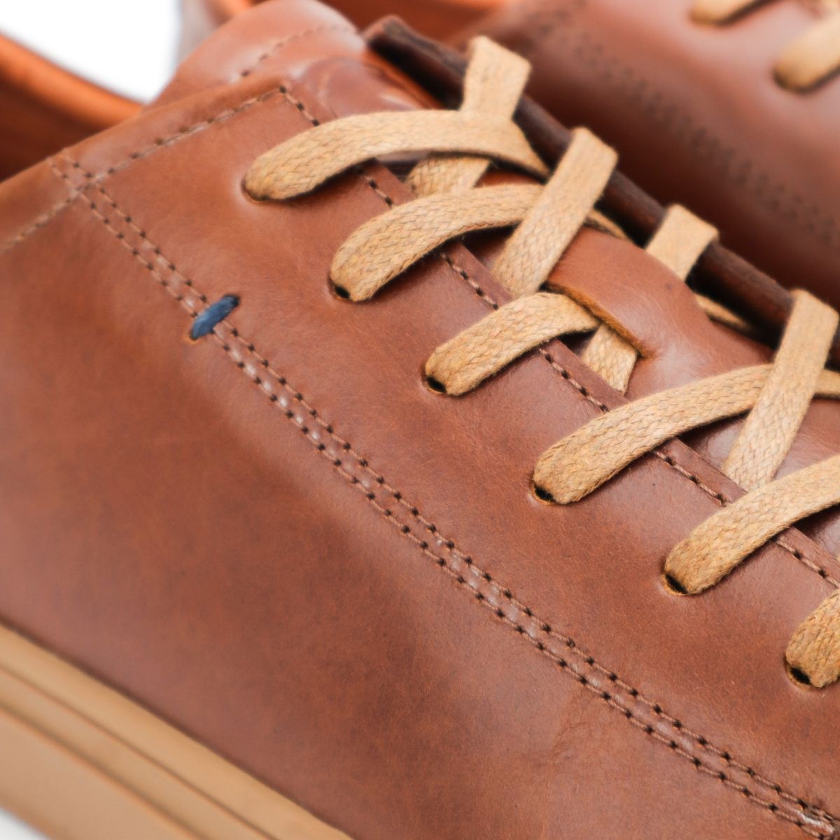 Zapato de Cuero B-85 Color Miel Crepe Brillante